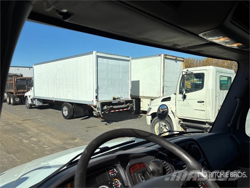 Freightliner M2 106 4x2 Van Truck Umpikorikuorma-autot