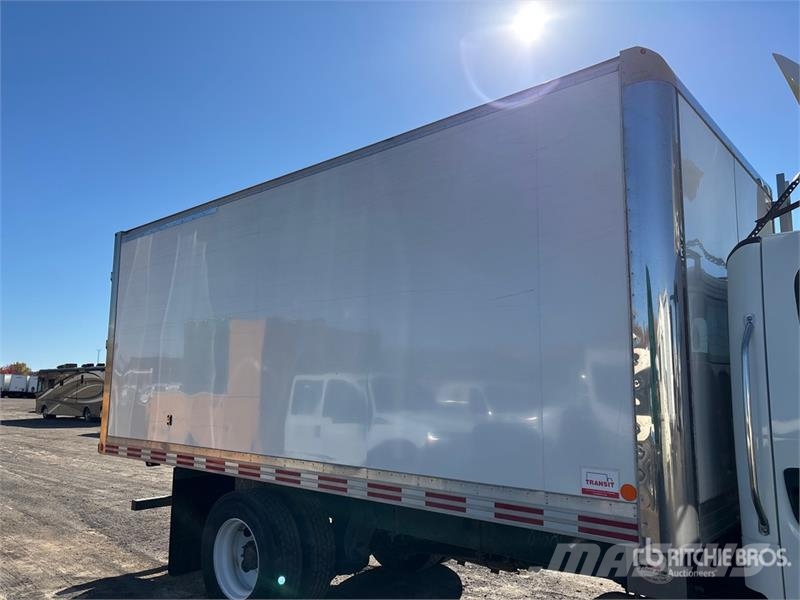 Freightliner M2 106 4x2 Van Truck Umpikorikuorma-autot