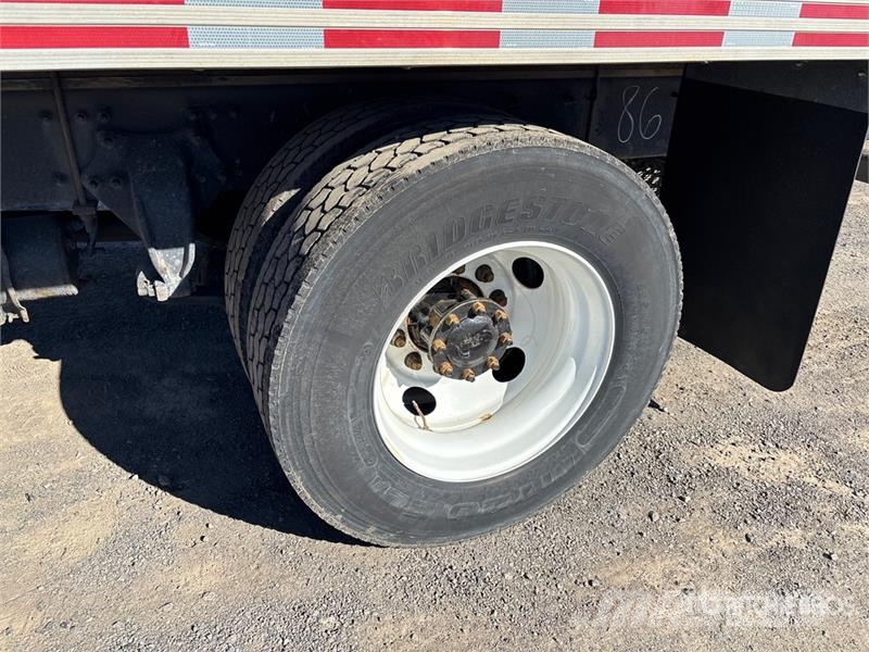 Freightliner M2 106 4x2 Van Truck Umpikorikuorma-autot