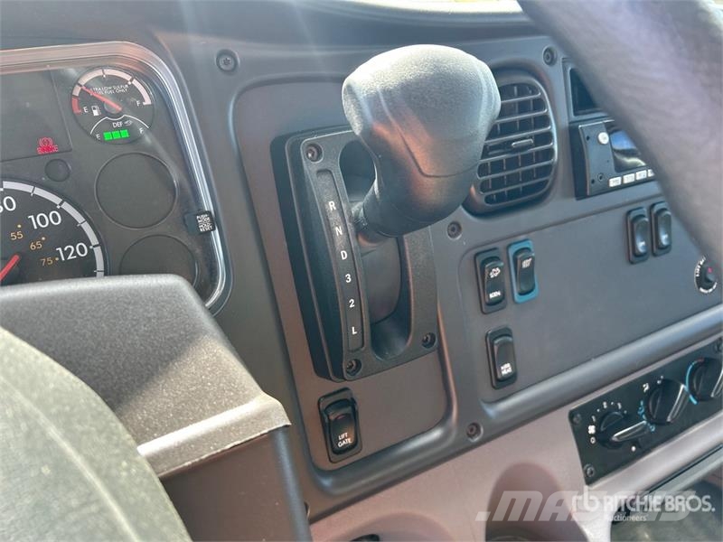 Freightliner M2 106 4x2 Van Truck Sanduk kamioni