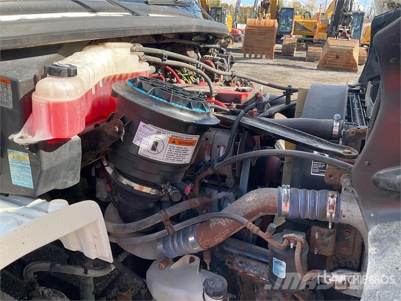 Freightliner M2 106 4x2 Van Truck Furgoonautod