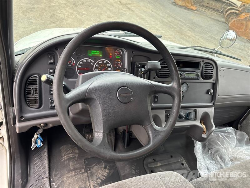 Freightliner M2 106 4x2 Van Truck Box trucks