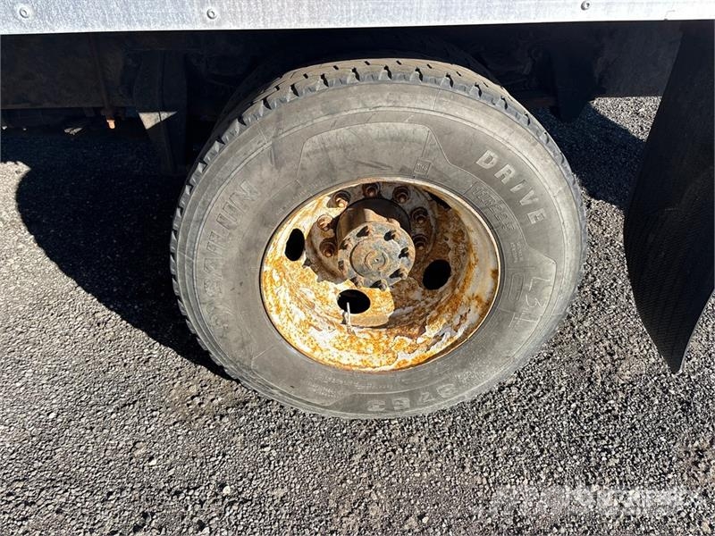 Freightliner M2 106 4x2 Van Truck Sunkvežimiai su dengtu kėbulu