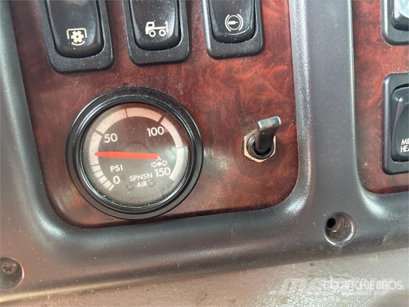 Freightliner M2 106 4x2 Extended Cab Rollback Truck Hinausautot