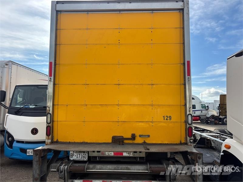 Freightliner M2 106 4x2 Van Truck Furgoonautod