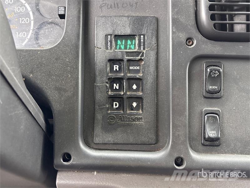 Freightliner M2 106 4x2 Van Truck Furgoonautod