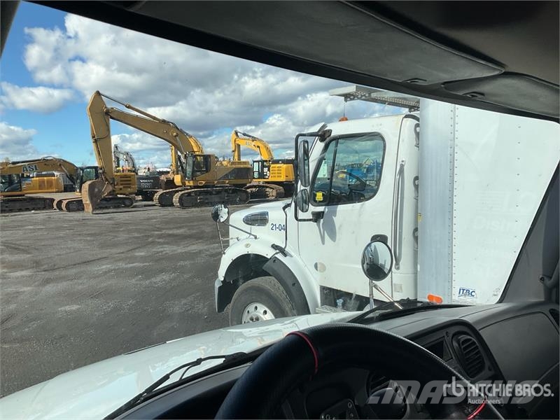 Freightliner M2 106 4x2 Van Truck Furgoonautod