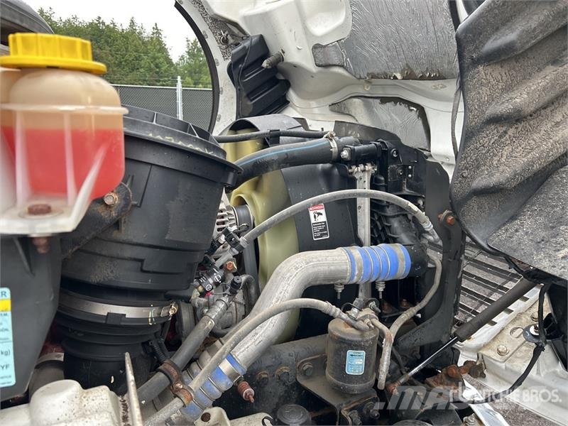 Freightliner M2 106 4x2 Extended Cab Service Truck Plogbilar