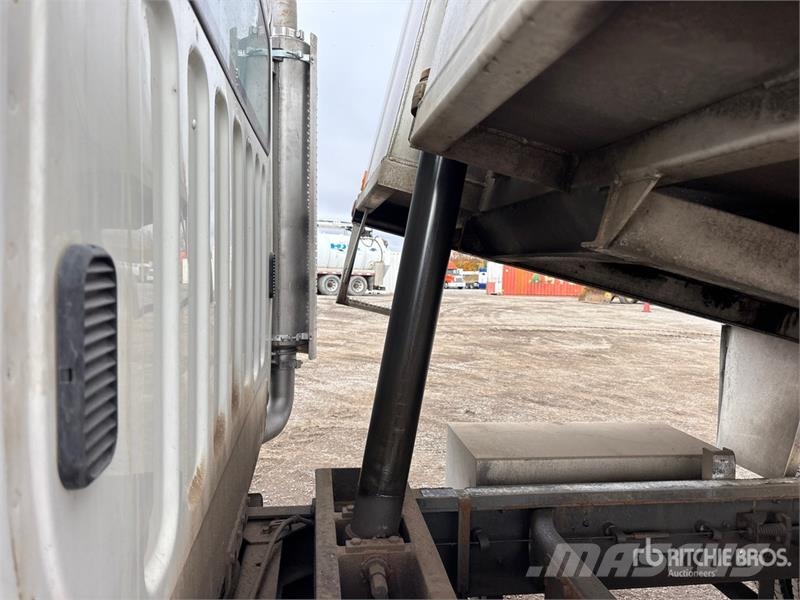 Freightliner M2 106 4x2 Crew Cab S/A Dump Truck Грузовики-Самосвалы