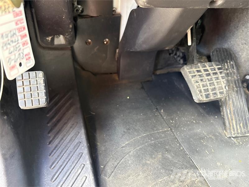 Freightliner M2 106 4x2 Standard commercial box/van truck Van T Sanduk kamioni
