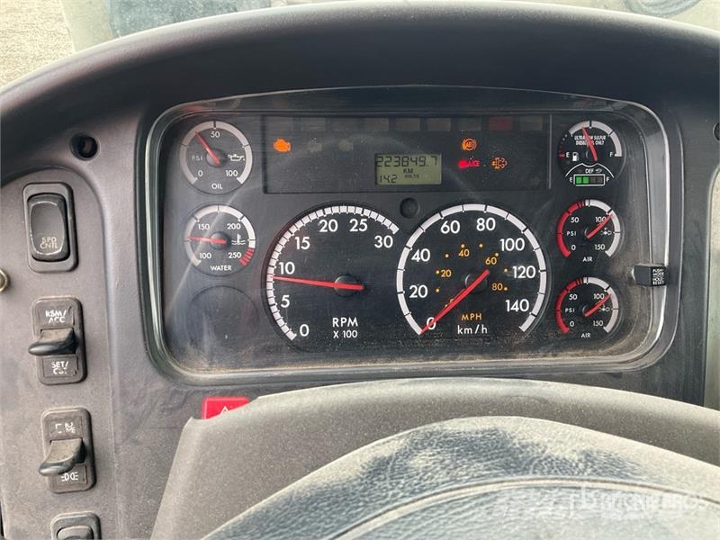 Freightliner M2 106 4x2 Van Truck Bakwagens met gesloten opbouw