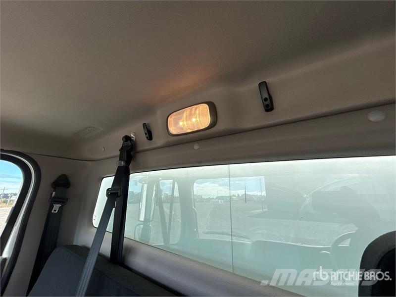 Freightliner M2 106 4x2 Van Truck Sanduk kamioni