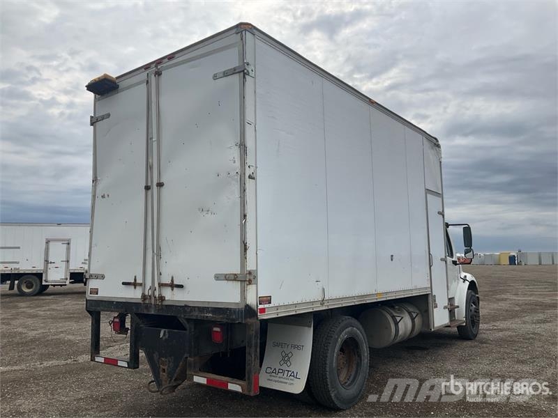 Freightliner M2 106 4x2 Van Truck Bakwagens met gesloten opbouw