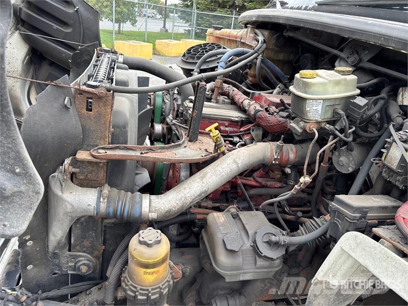 Freightliner M2 106 4x2 Van Truck Furgoonautod