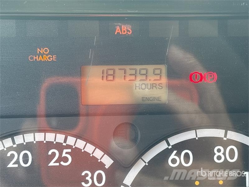 Freightliner M2 106 4x2 Extended Cab Rollback Truck Hinausautot