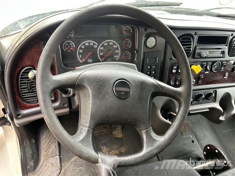 Freightliner M2 106 4x2 Van Truck Samochody ciężarowe ze skrzynią zamkniętą