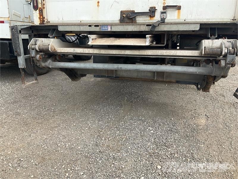 Freightliner M2 106 4x2 Van Truck Sanduk kamioni