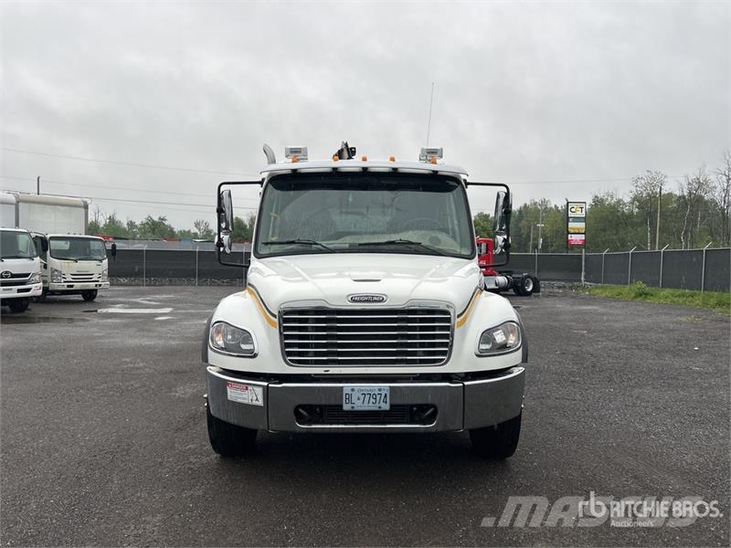 Freightliner M2 106 4x2 Extended Cab Service Truck Plogbilar