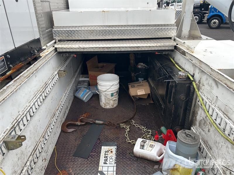 Freightliner M2 106 4x2 Extended Cab Service Truck Plogbilar