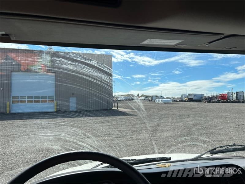 Freightliner M2 106 4x2 Van Truck Sanduk kamioni