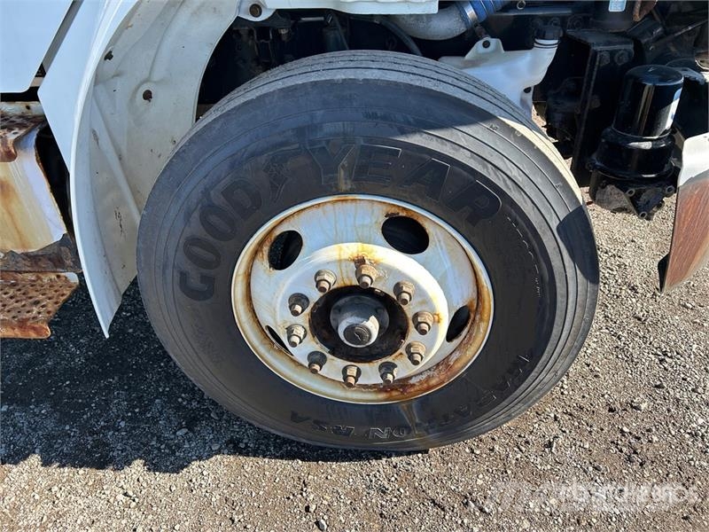 Freightliner M2 106 4x2 Van Truck Фургони