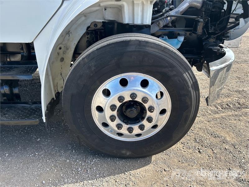Freightliner M2 106 4x2 Van Truck Sanduk kamioni