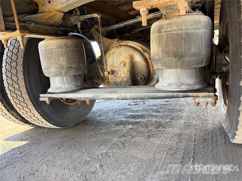 Freightliner M2 106 4x2 Standard commercial box/van truck Van T Sanduk kamioni