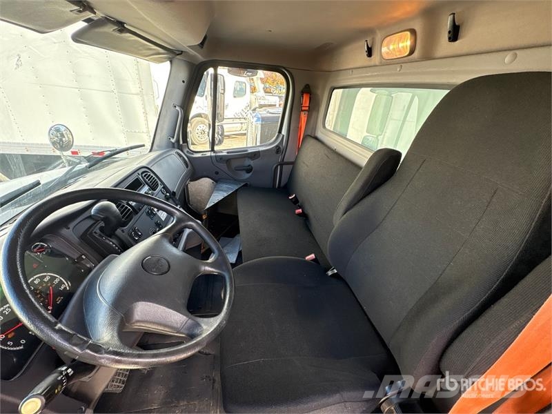 Freightliner M2 106 4x2 Standard commercial box/van truck Van T Sanduk kamioni
