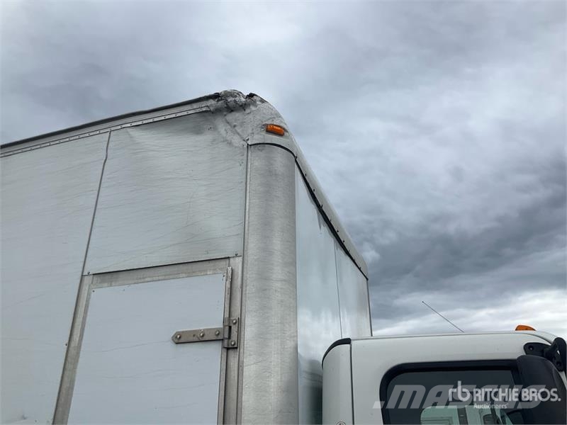 Freightliner M2 106 4x2 Van Truck Bakwagens met gesloten opbouw