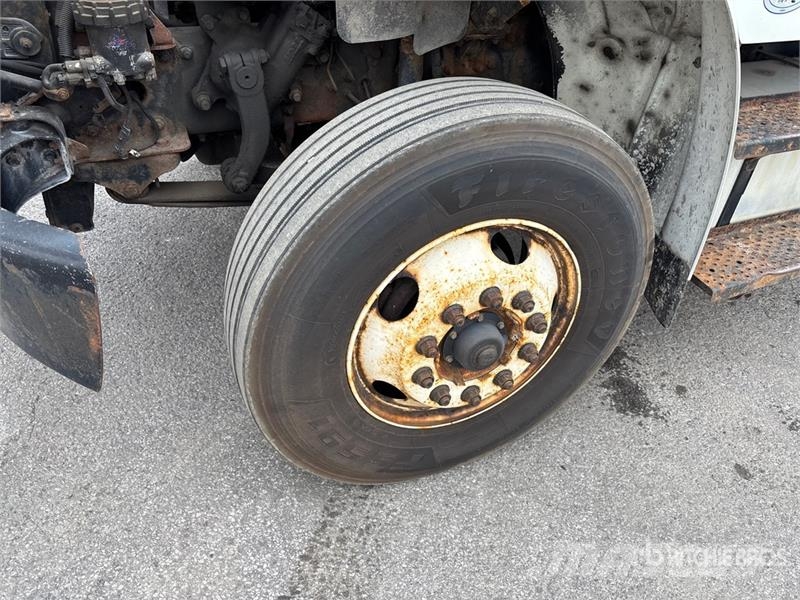 Freightliner M2 106 4x2 Van Truck Furgoonautod