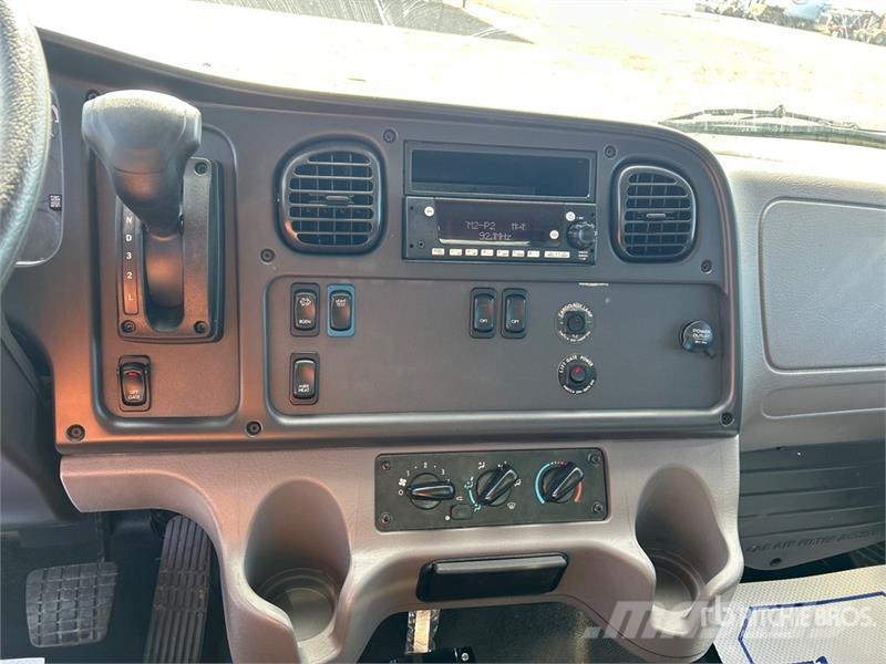 Freightliner M2 106 4x2 Van Truck Sanduk kamioni