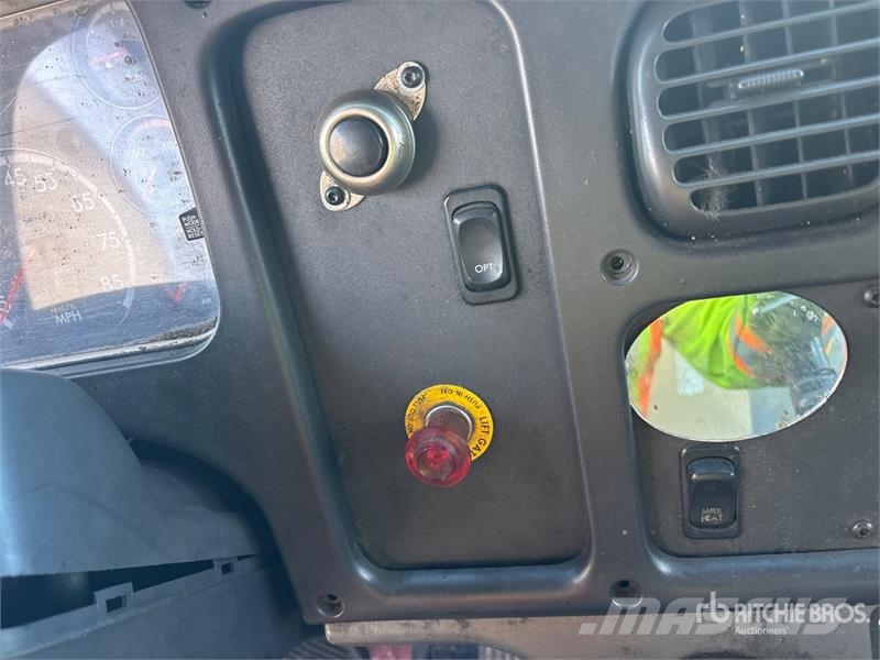 Freightliner M2 106 4x2 Van Truck Sunkvežimiai su dengtu kėbulu