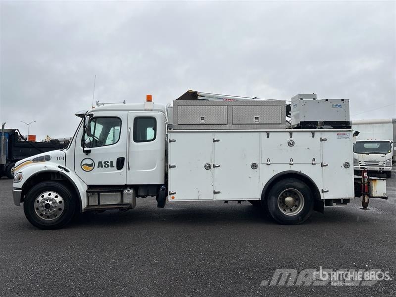Freightliner M2 106 4x2 Extended Cab Service Truck Plogbilar