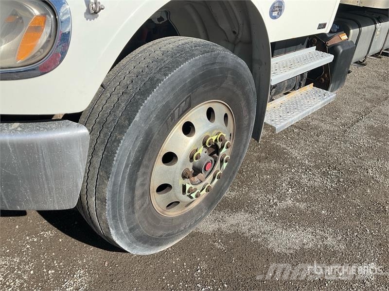 Freightliner M2 106 4x2 Van Truck Furgoonautod