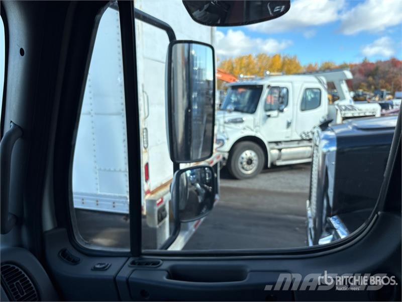 Freightliner M2 106 4x2 Standard commercial box/van truck Van T Sanduk kamioni