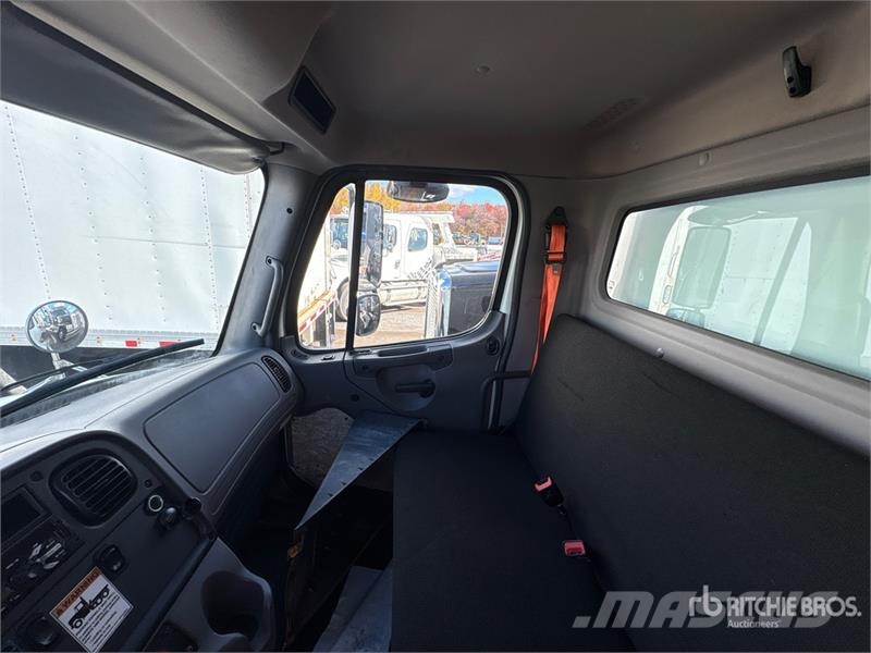 Freightliner M2 106 4x2 Standard commercial box/van truck Van T Sanduk kamioni