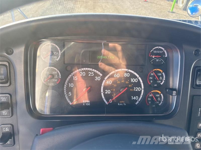 Freightliner M2 106 4x2 Van Truck Kofferaufbau