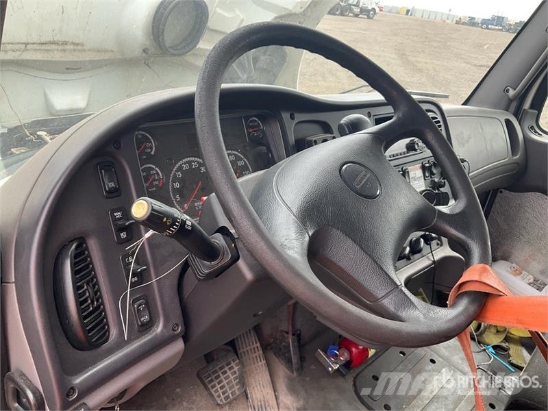 Freightliner M2 106 4x2 Van Truck Sanduk kamioni