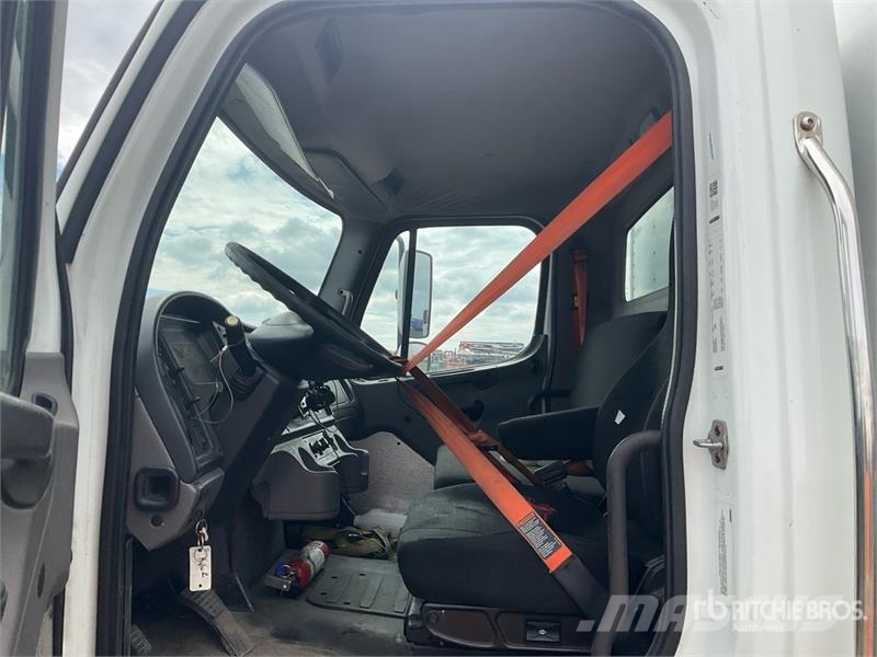 Freightliner M2 106 4x2 Van Truck Sanduk kamioni