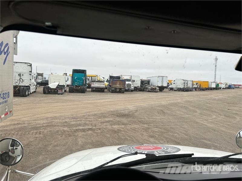 Freightliner M2 106 4x2 Van Truck Samochody ciężarowe ze skrzynią zamkniętą