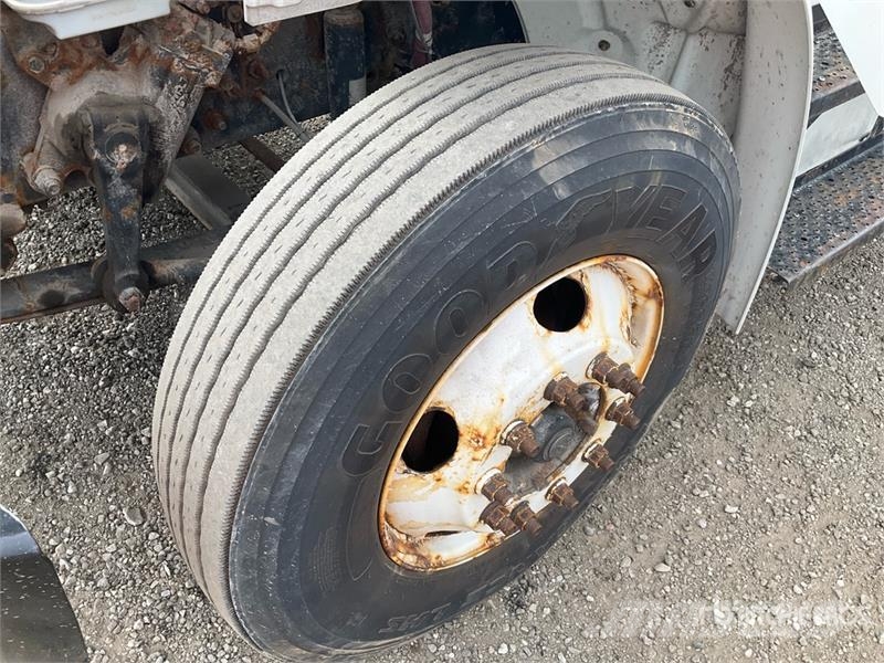 Freightliner M2 106 4x2 Van Truck Sanduk kamioni