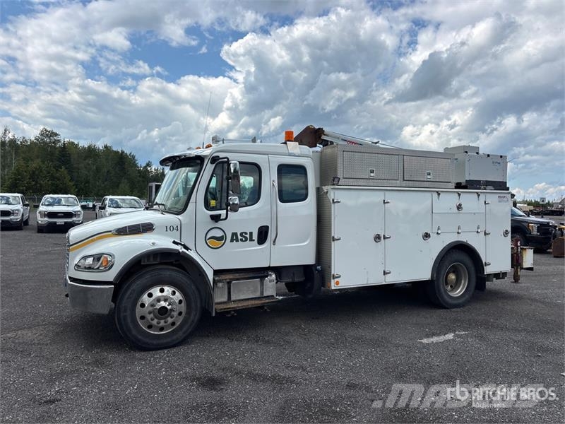 Freightliner M2 106 4x2 Extended Cab Service Truck Plogbilar