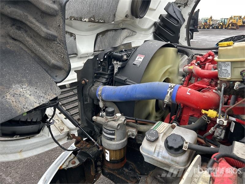 Freightliner M2 106 4x2 Extended Cab Service Truck Plogbilar
