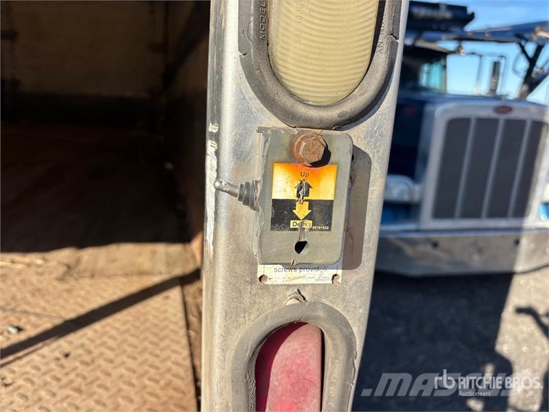 Freightliner M2 106 4x2 Van Truck Sunkvežimiai su dengtu kėbulu