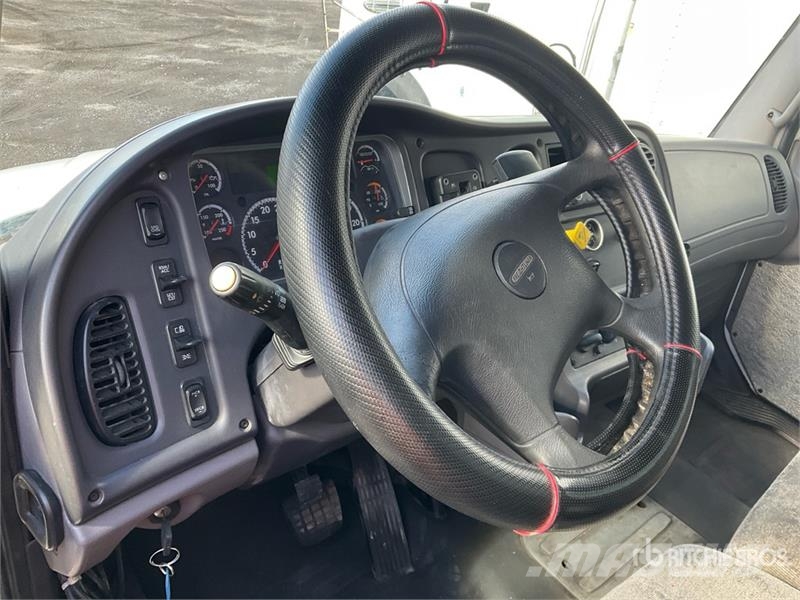 Freightliner M2 106 4x2 Van Truck Furgoonautod