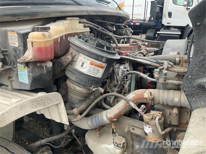 Freightliner M2 106 4x2 Van Truck Bakwagens met gesloten opbouw
