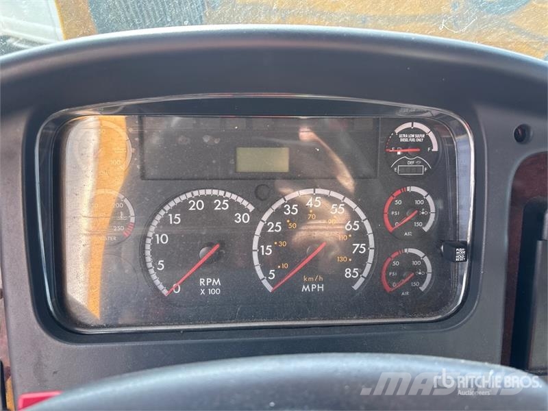 Freightliner M2 106 4x2 Van Truck Furgoonautod