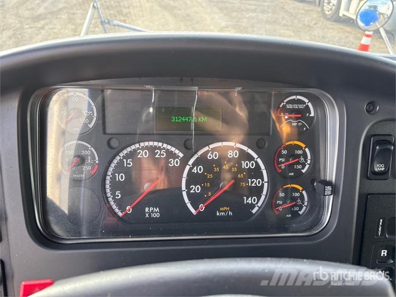 Freightliner M2 106 4x2 Van Truck Camiones caja cerrada