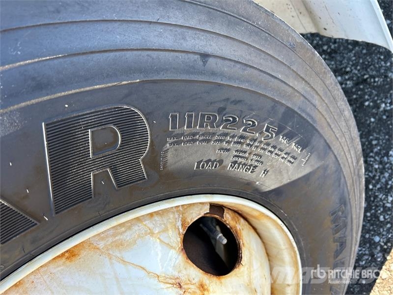 Freightliner M2 106 4x2 Van Truck Фургони