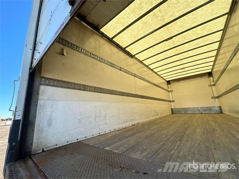 Freightliner M2 106 4x2 Van Truck Фургони